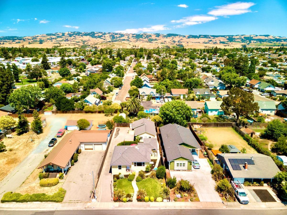 Spacious Renovated Petaluma Home- Pool Table, Fire Pit, Parking Extérieur photo